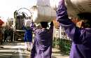 thumb for Indian porters transfer earthquake relief materials at India-Pakistan border check post in Wagah